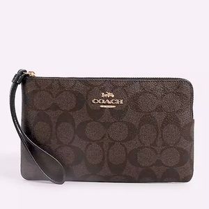 Large Corner Zip Wristlet In Signature Canvas